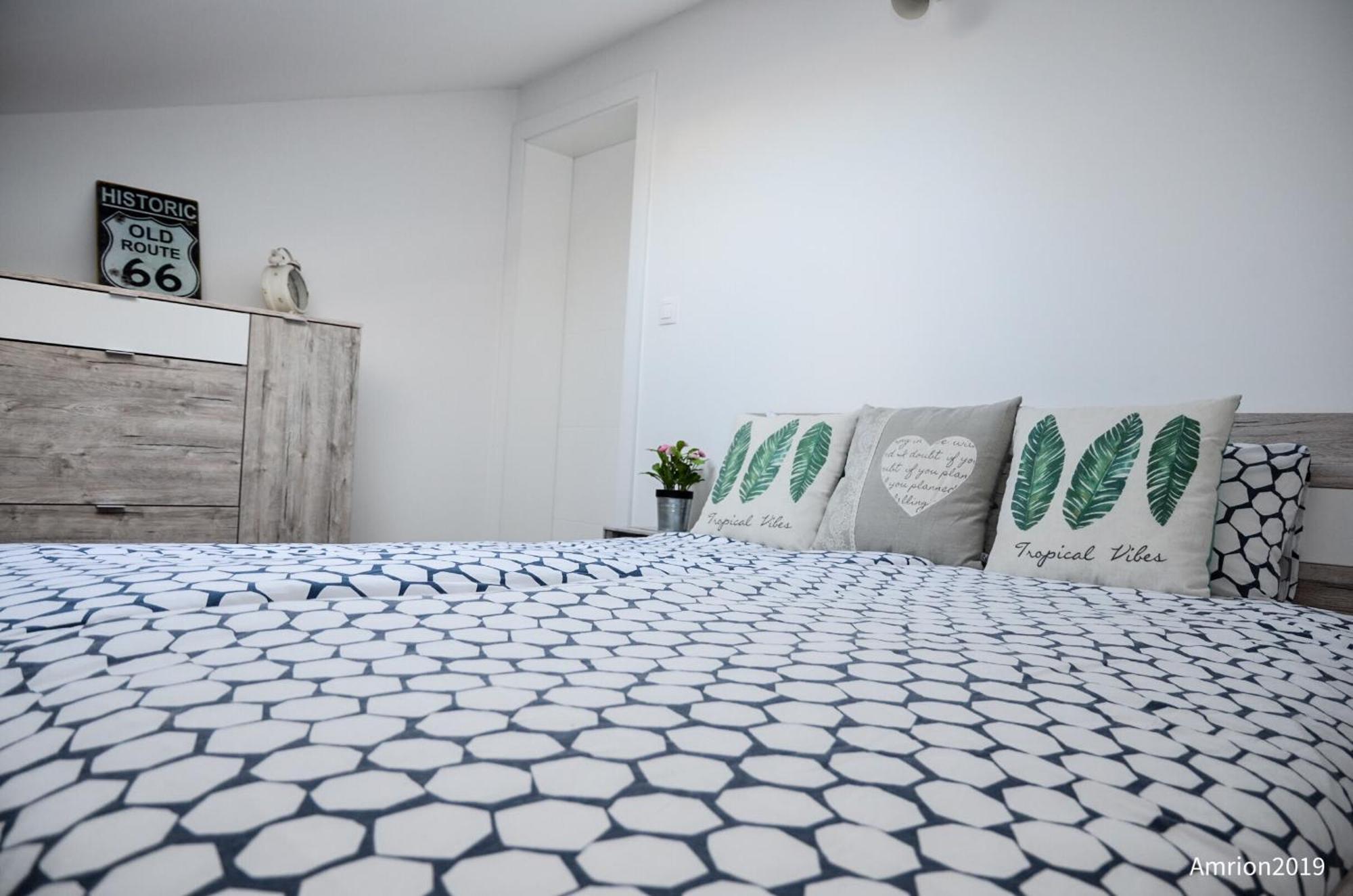 Marazul Apartments Povljana Ruang foto
