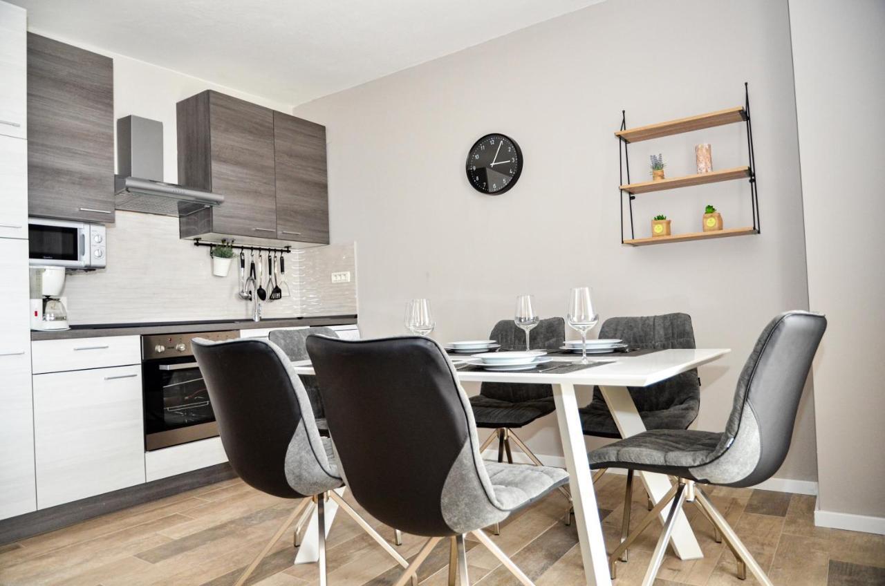 Marazul Apartments Povljana Bagian luar foto